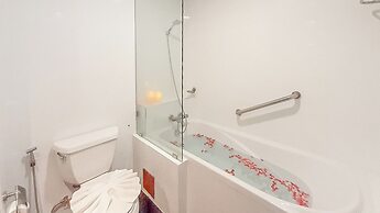 Ruean Phae Royal Park Hotel