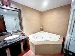 Ruean Phae Royal Park Hotel