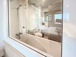 Ruean Phae Royal Park Hotel