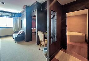 Ruean Phae Royal Park Hotel