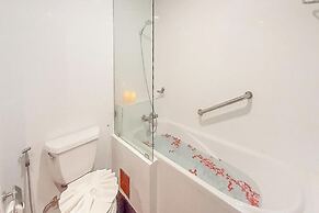 Ruean Phae Royal Park Hotel