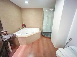 Ruean Phae Royal Park Hotel