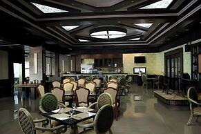 Ruean Phae Royal Park Hotel