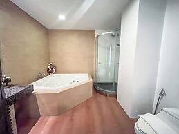 Ruean Phae Royal Park Hotel