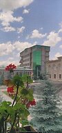 Lalaner Hotel