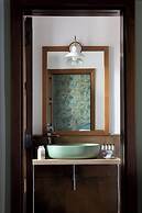 La Nova Bed and Museum