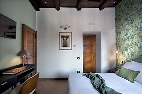 La Nova Bed and Museum