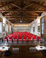 La Nova Bed and Museum