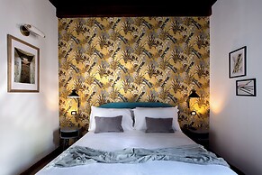 La Nova Bed and Museum