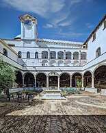 La Nova Bed and Museum