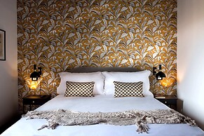 La Nova Bed and Museum