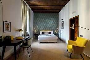 La Nova Bed and Museum