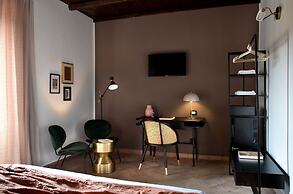 La Nova Bed and Museum