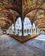 La Nova Bed and Museum