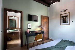 La Nova Bed and Museum