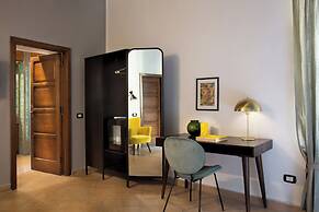 La Nova Bed and Museum