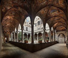 La Nova Bed and Museum