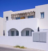 Elia Pyrgos Suites