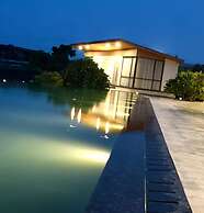 River's Edge By Escape Stays