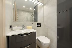 Spacious Apartment for 6 by Renters