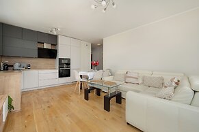 Spacious Apartment for 6 by Renters