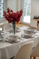 Spacious Apartment for 6 by Renters