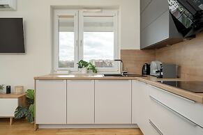 Spacious Apartment for 6 by Renters