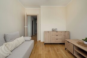 Spacious Apartment for 6 by Renters