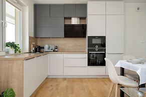 Spacious Apartment for 6 by Renters