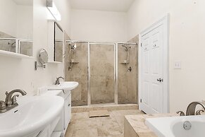 Spacious 3BR Condo in New Orleans
