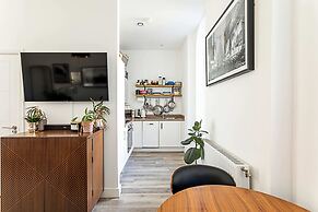 Contemporary Victorian Studio