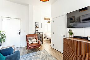 Contemporary Victorian Studio