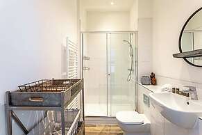 Contemporary Victorian Studio