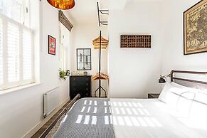 Contemporary Victorian Studio