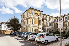 Contemporary Victorian Studio