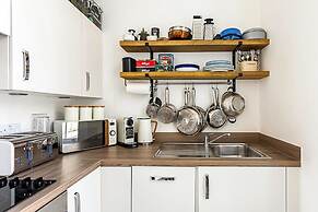 Contemporary Victorian Studio