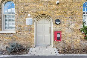 Contemporary Victorian Studio