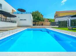 Villa Dreamin With Heated Pool & Hot Tub