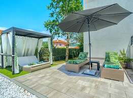 Villa Dreamin With Heated Pool & Hot Tub