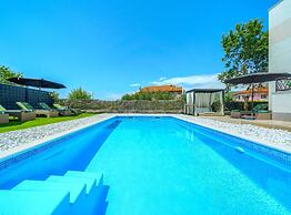 Villa Dreamin With Heated Pool & Hot Tub