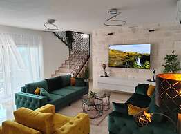 Villa Dreamin With Heated Pool & Hot Tub