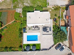 Villa Dreamin With Heated Pool & Hot Tub