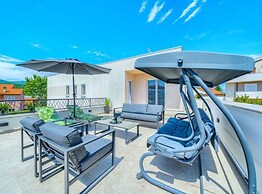 Villa Dreamin With Heated Pool & Hot Tub