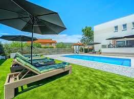 Villa Dreamin With Heated Pool & Hot Tub