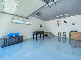 Villa Dreamin With Heated Pool & Hot Tub