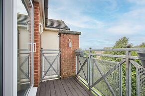 Host Stay Maddren Way