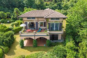 Il Dipinto Sul Lago Stresa Center