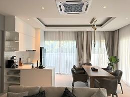 Deluxe Kamala pool villa with maid