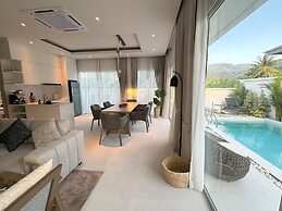 Deluxe Kamala pool villa with maid