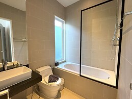 Deluxe Kamala pool villa with maid